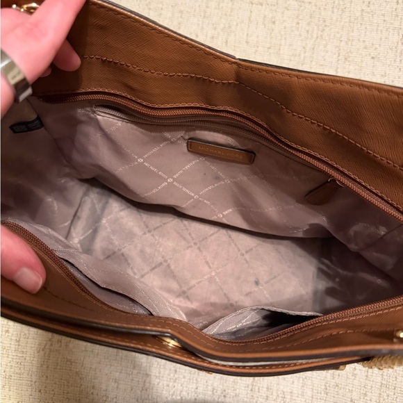 Michael Kors Cream and Gold Shoulder Bag - Picture 8 of 15